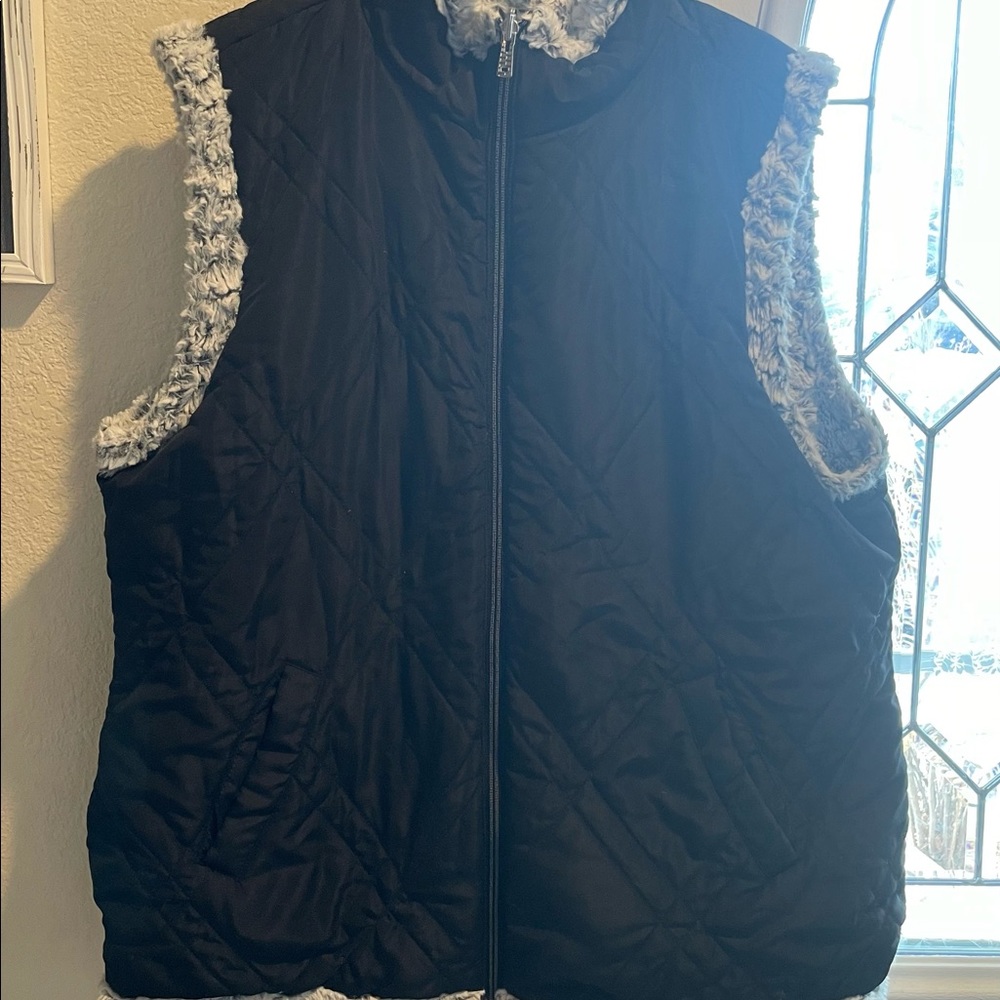 Soft, warm vest with pockets. XL